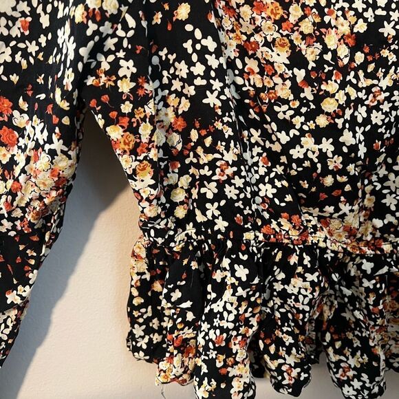 Floral Boho Flowy Cropped Blouse - Picture 6 of 9